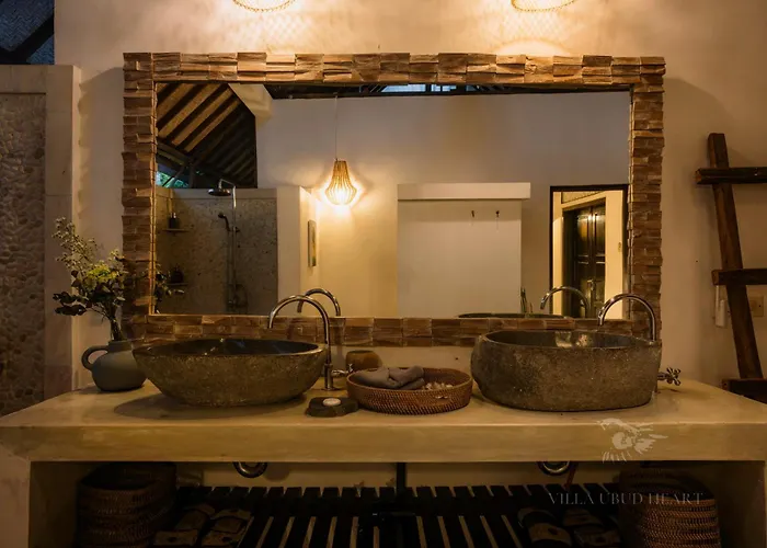 Heart - Walkable Private In Centre *